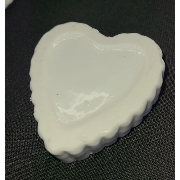 Vintage Heart shaped floral trinlet box porcelain - Picture 5 of 8